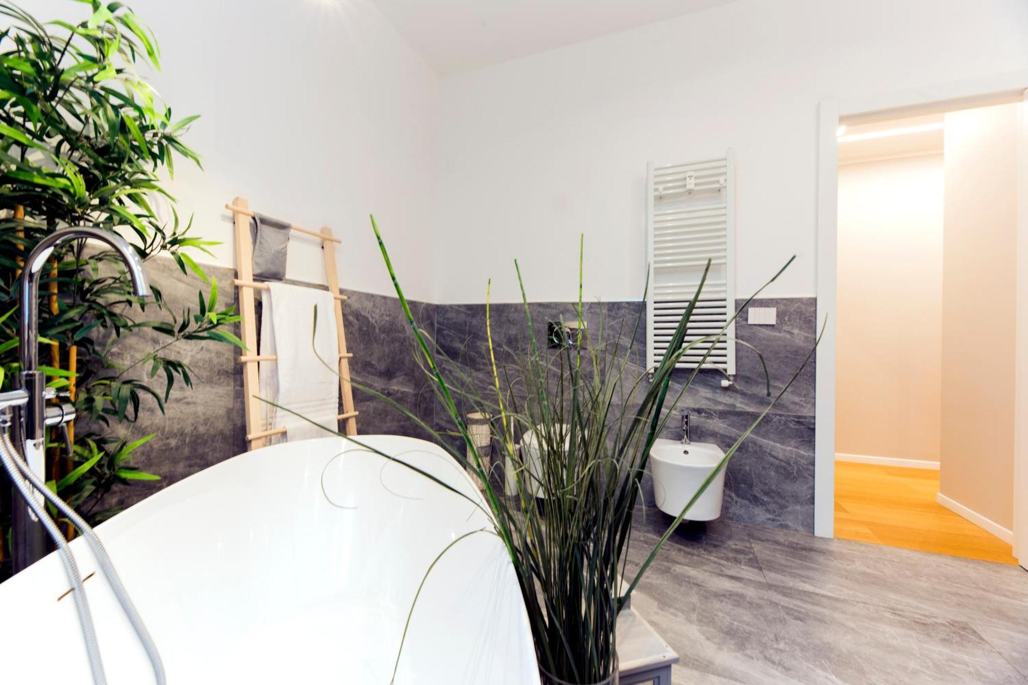 Casaviva-modern Elegant Trilo In Castelletto Apartment *