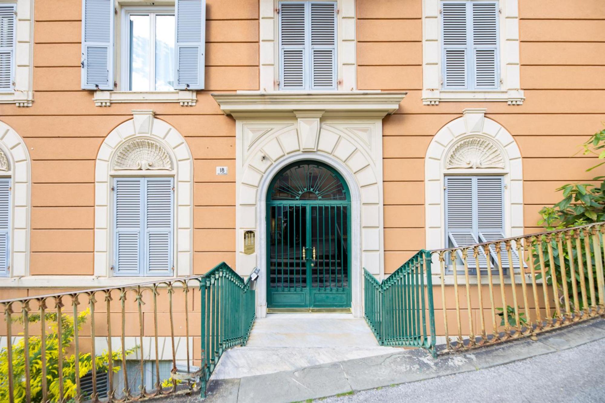 Casaviva-modern Elegant Trilo In Castelletto Apartment Genua